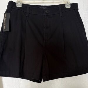 Banana Republic Black Pleat Front Women’s Shorts NWT size 8